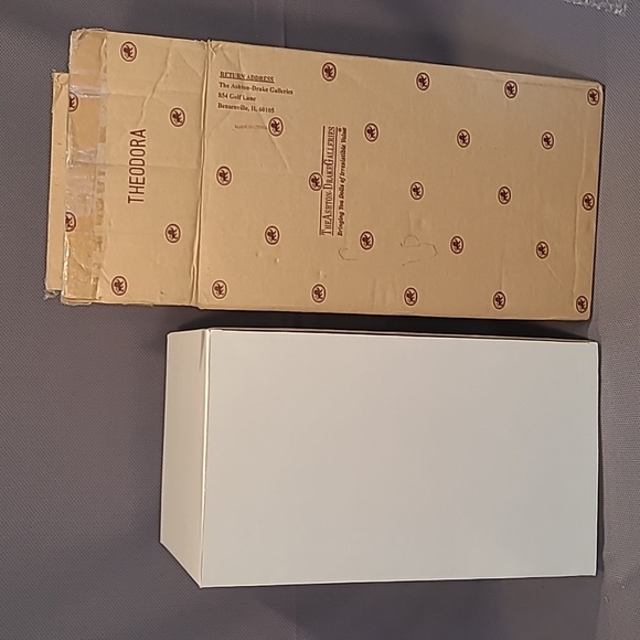 Ashton Drake Galleries Yesterday's Bears Theodora First Issue - Picture 5 of 6